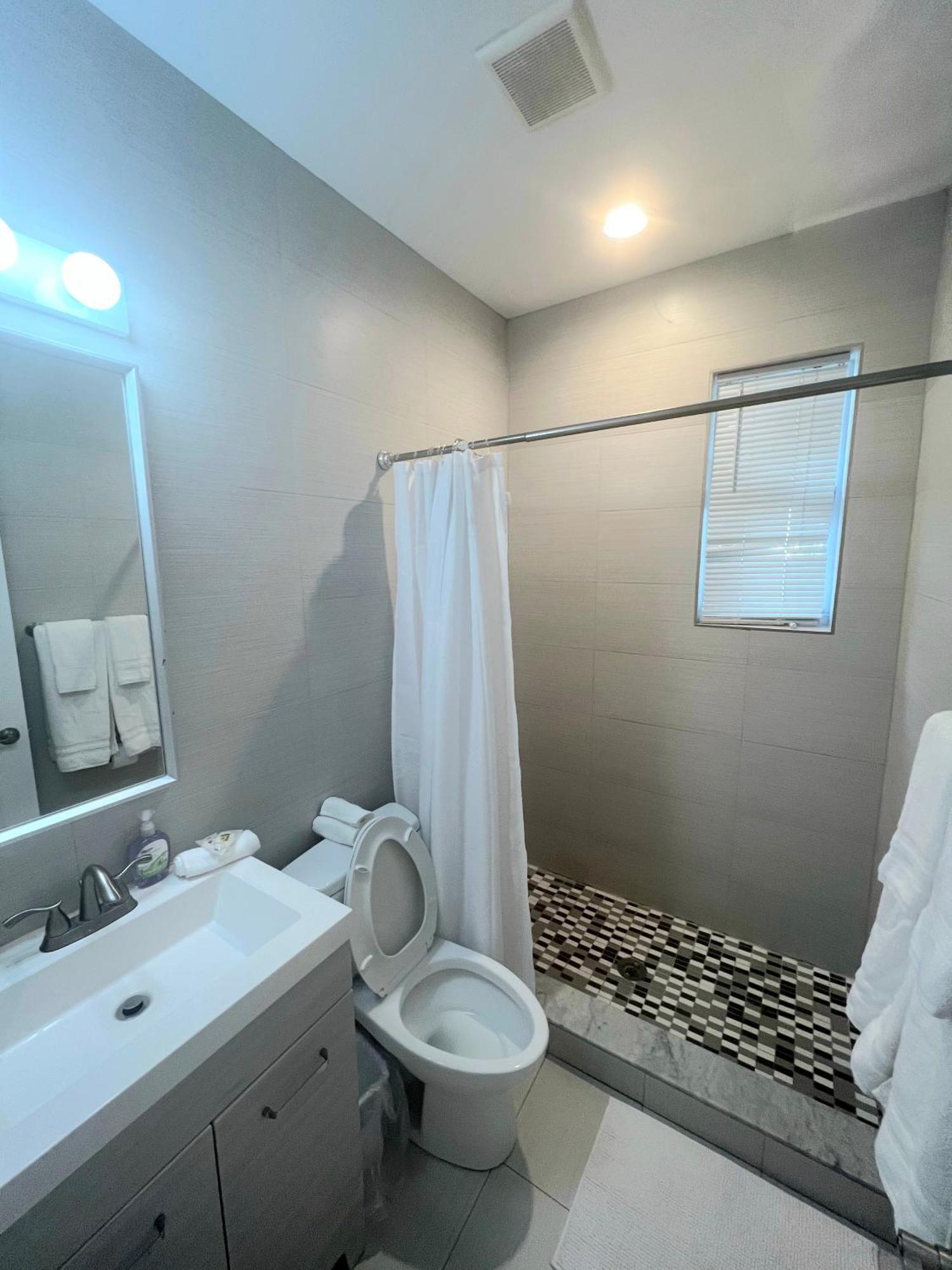 The Pearl Beachside Apartments On Hollywood Beach Pokoj fotografie
